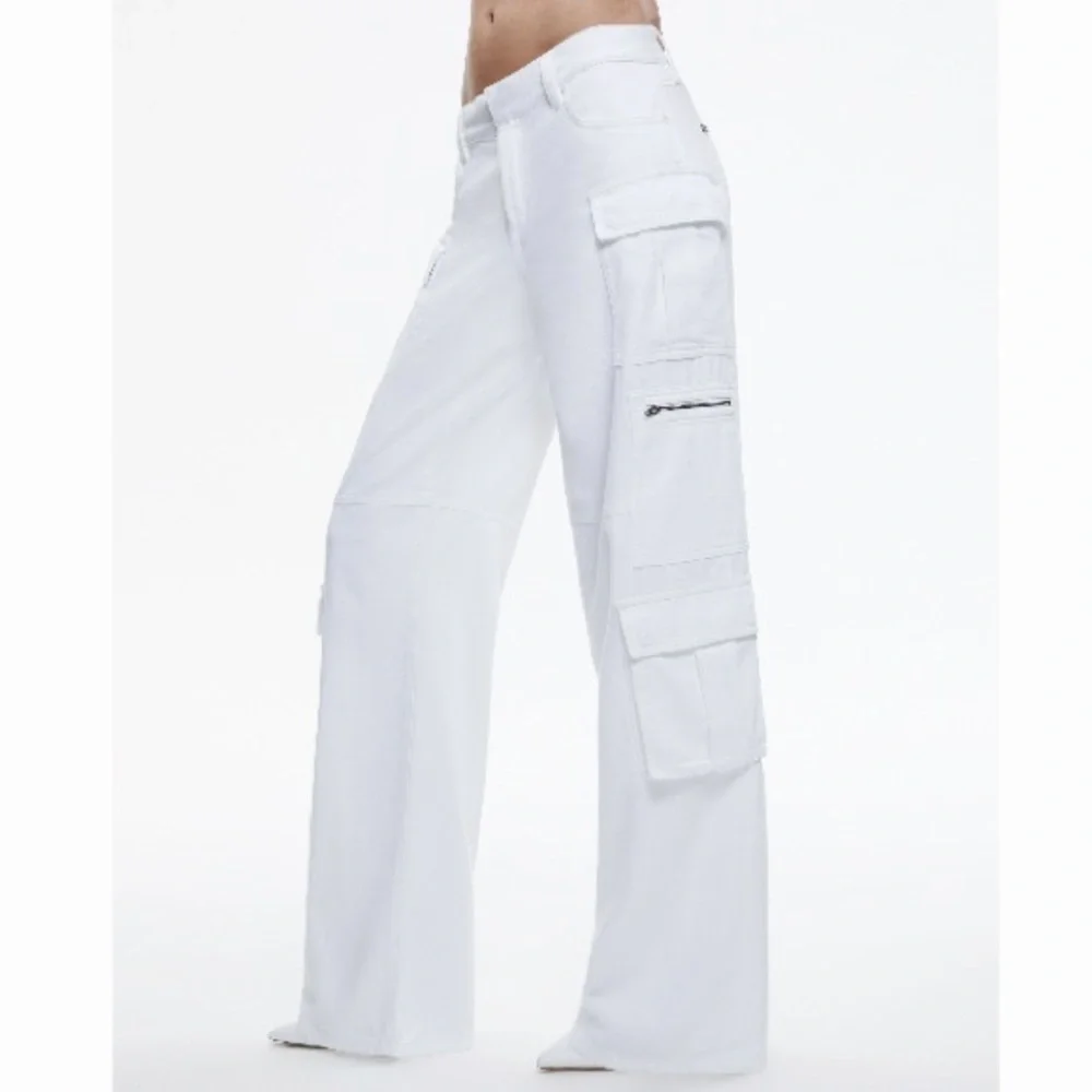 ALICE + OLIVIA Cay Cargo Jean - Picture 16 of 16